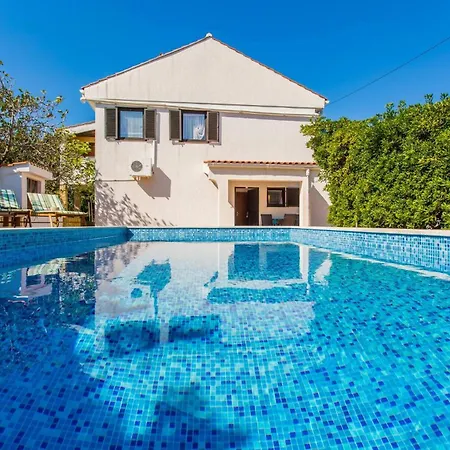 Zeljko B Guest house 3*